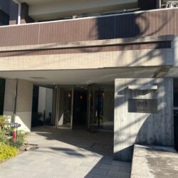 エントランス前