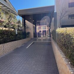 エントランス前玄関