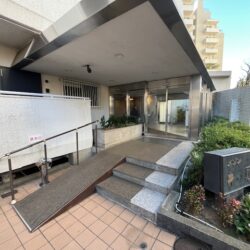 エントランス前玄関