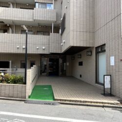 エントランス前玄関