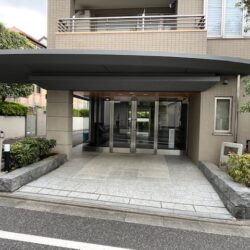 エントランス前