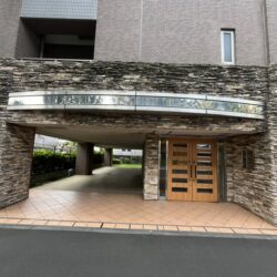 エントランス前