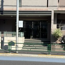 エントランス前