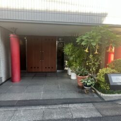 エントランス前